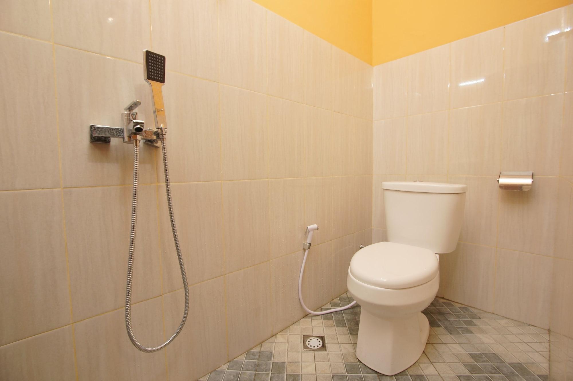 Oyo 347 Bayang Brothers Guest House Maguwo Exterior photo