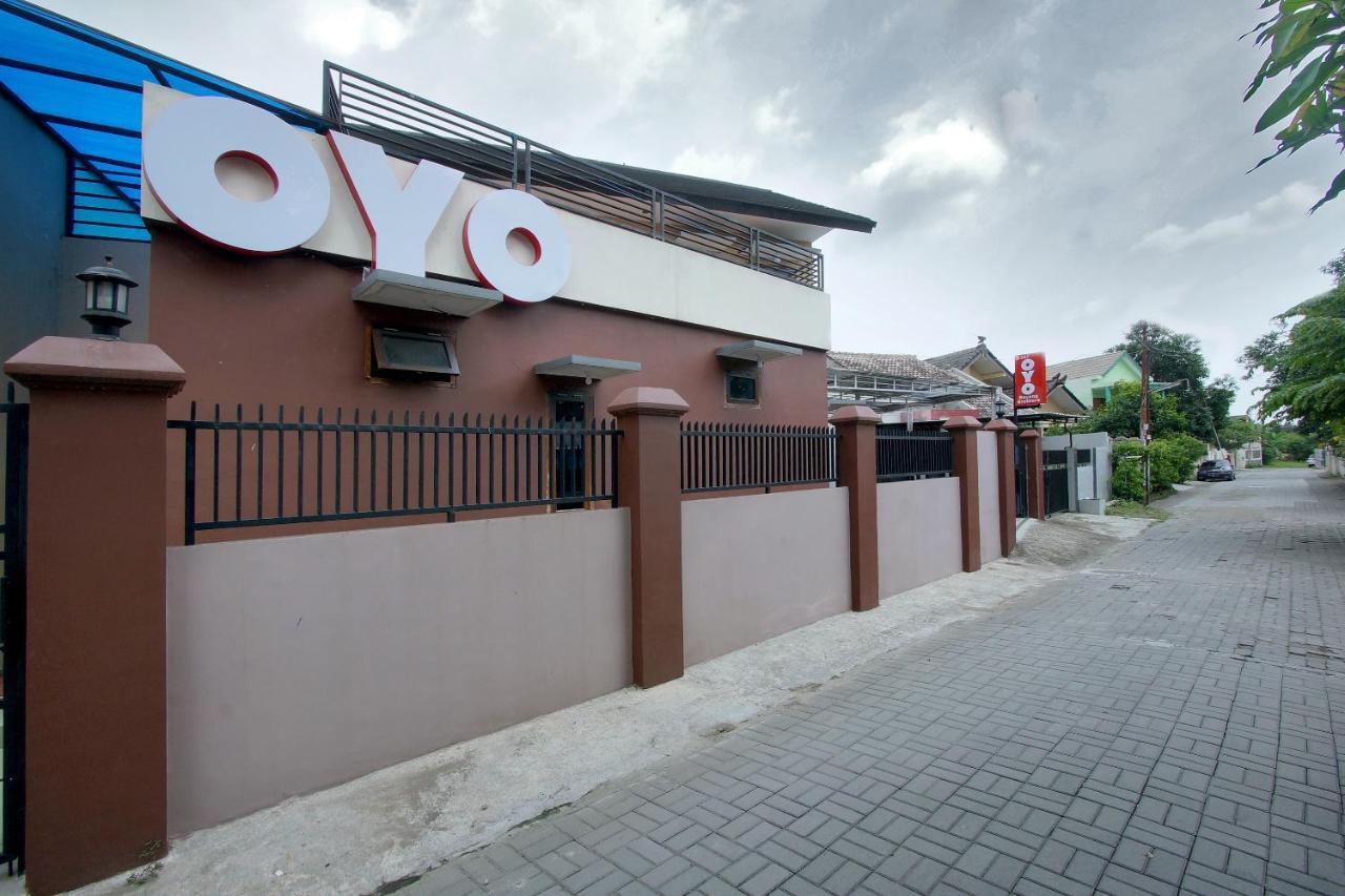 Oyo 347 Bayang Brothers Guest House Maguwo Exterior photo