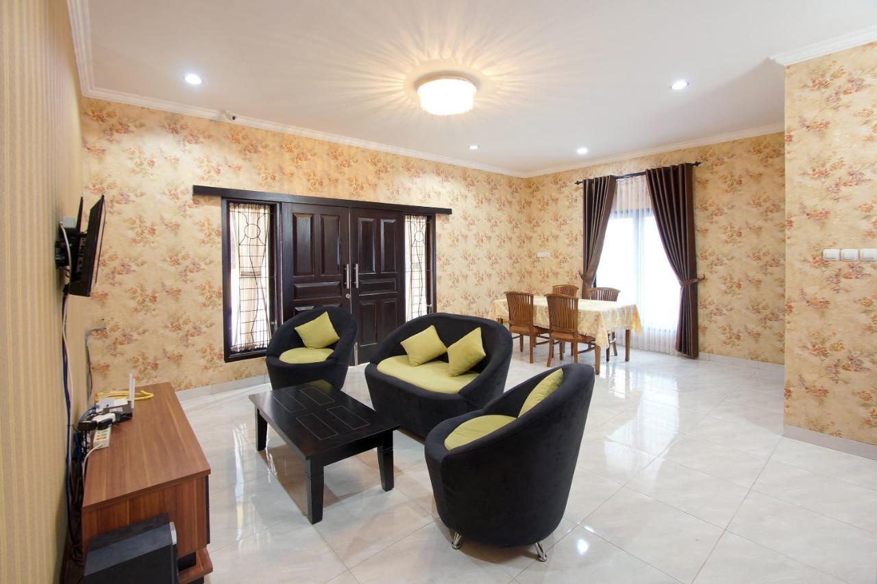 Oyo 347 Bayang Brothers Guest House Maguwo Exterior photo
